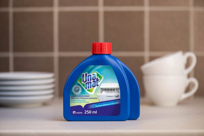 una Spülmaschinenpfleger